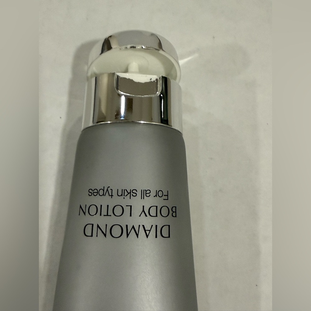 Natura Bisse Trump Hotel Exclusive Diamond Body Lotion Trial Size 1.375 Oz - Picture 6 of 7